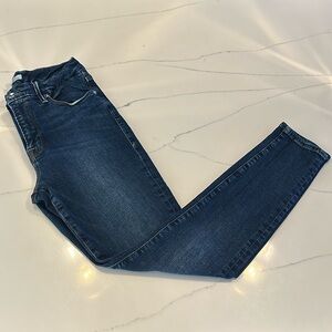 Good American “good legs” skinny jean, size 8/29.
